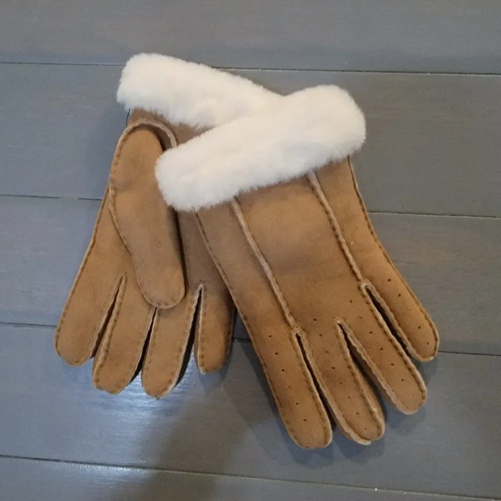 UGG Australia Women perforated Genuine Shearling Handmade Chestnut Glove Medium